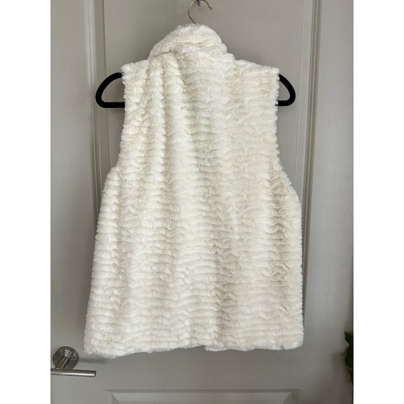 Betsey Johnson Ivory Faux Fur Vest Hook Eye Closure Sz. Large - Picture 4 of 8
